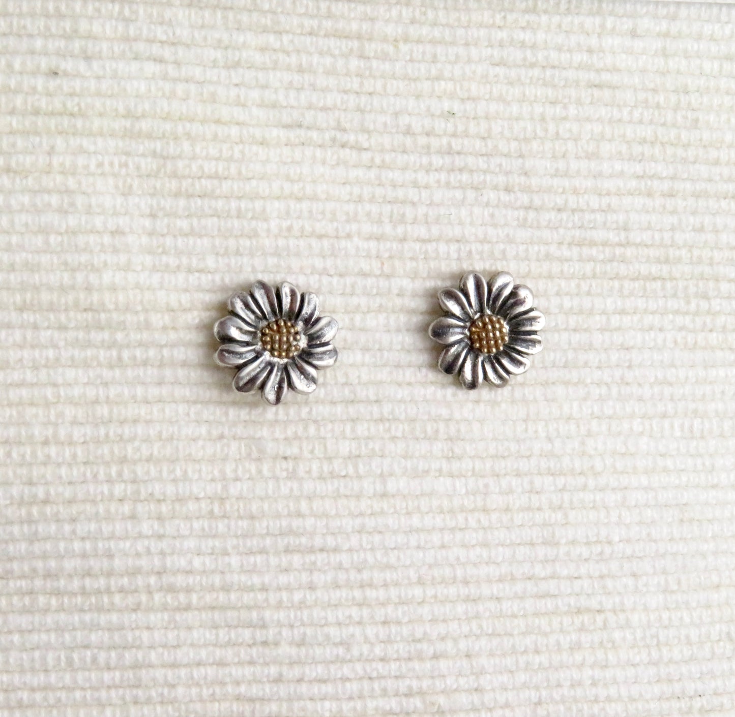 Daisy Post Earrings - Small